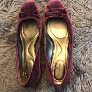 Bandolino Velvet Pumps, maroon color